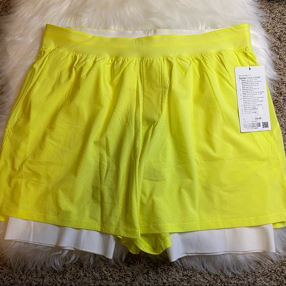 Lululemon vented tennis shorts 6” Men’s - Picture 2 of 12